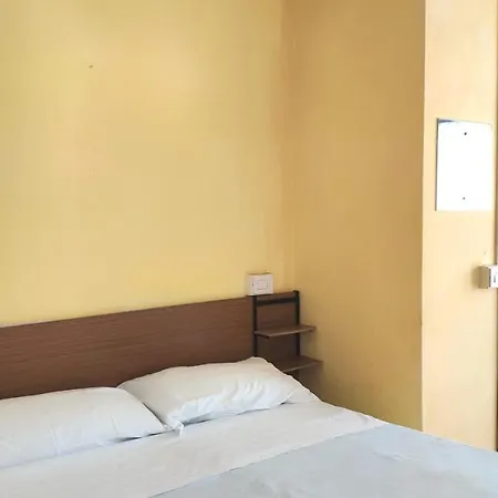 Paris Hotel 2*