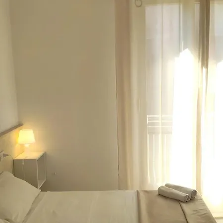 Paris Hotel 2*